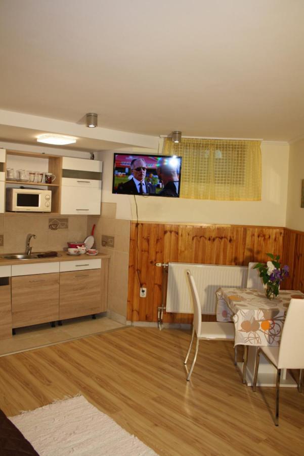 Harmonia Apartmanhaz ไฮจ์ดุสโซบอสโล ภายนอก รูปภาพ