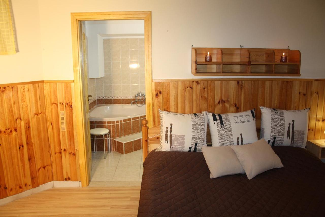 Harmonia Apartmanhaz ไฮจ์ดุสโซบอสโล ภายนอก รูปภาพ