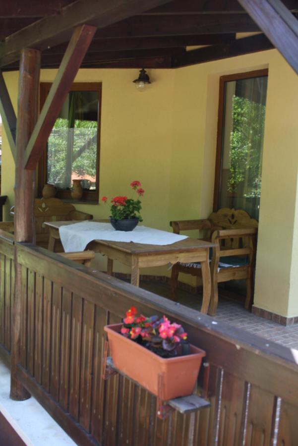 Harmonia Apartmanhaz ไฮจ์ดุสโซบอสโล ภายนอก รูปภาพ