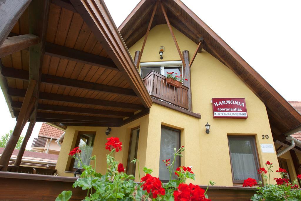 Harmonia Apartmanhaz ไฮจ์ดุสโซบอสโล ภายนอก รูปภาพ