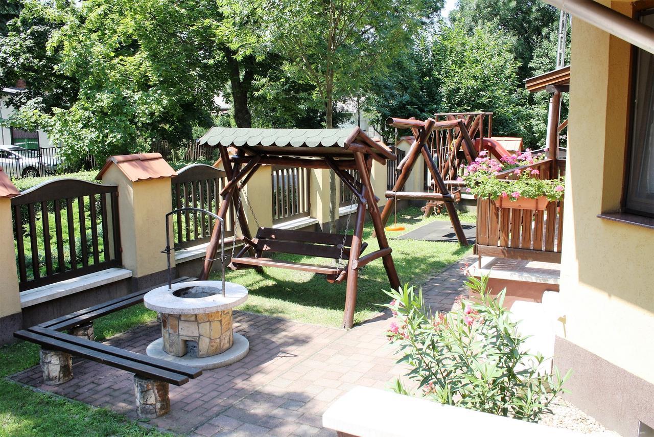 Harmonia Apartmanhaz ไฮจ์ดุสโซบอสโล ภายนอก รูปภาพ